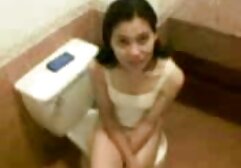 Miss Isabella Soprano da una mamada bajo xxx amateur hotel el agua