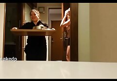 Amateur Chica Cam juega amateur retro sex solo con una botella