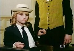 Rubia se masturba amateur español videos y orgasmos-en el sofá